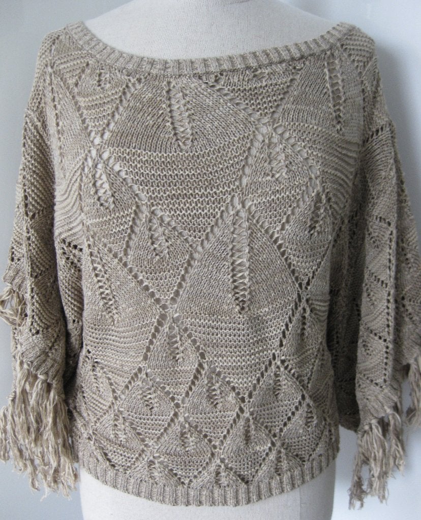 Poncho / Cape beige gemêleerd opengewerkt met franjes 1 maat, Ophalen of Verzenden, Nieuw, Beige