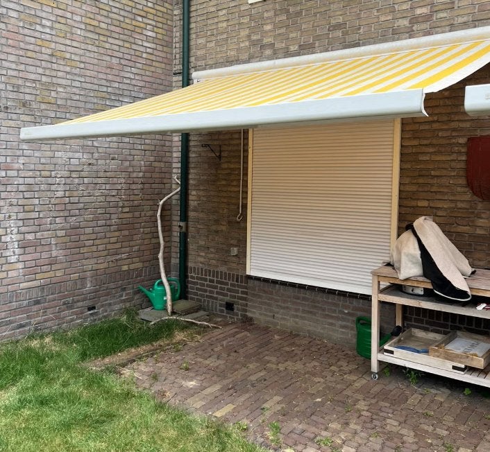 Zonnescherm | Electrisch | Brustor | 2.5m breed * 1.5 uitval, Ophalen, Gebruikt, Elektrisch, Minder dan 250 cm