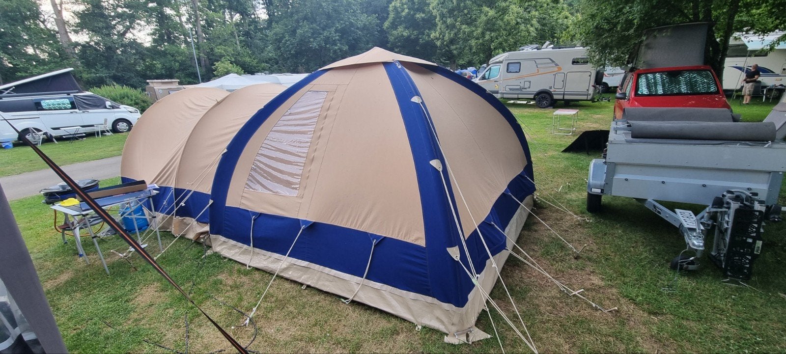 Vrijbuiter Karsten concept tent met aanhanger en dakkoffer, Ophalen, Zo goed als nieuw, Tot en met 3