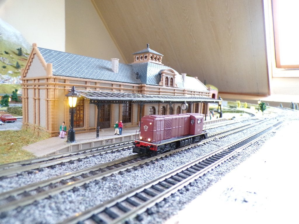 Te koop 2400 locomotief, Zo goed als nieuw, Gelijkstroom, Locomotief, Piko