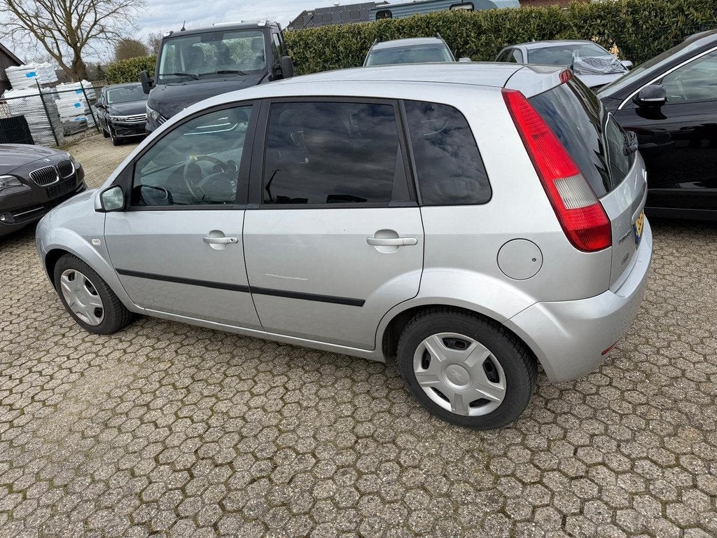 Ford Fiesta 1.6-16V Futura | INRUILKOOPJE | AUT., Auto's, 1596 cc, Gebruikt, Zwart, 4 cilinders