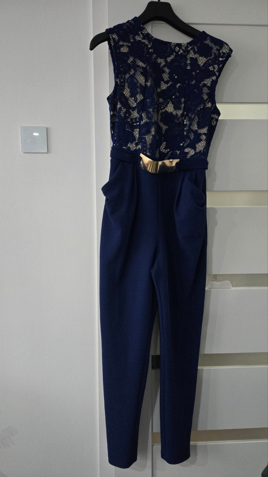 Marineblauwe jumpsuit met kant en gouden riem, Kleding | Dames, Jumpsuits, Blauw, Nieuw, Ophalen of Verzenden, Maat 36 (S)