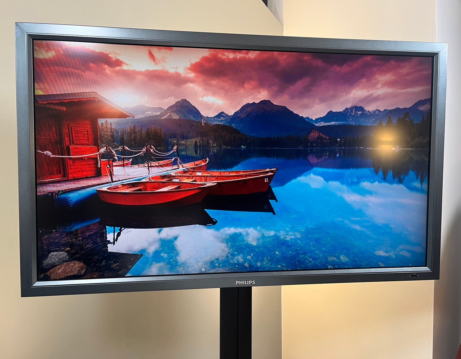 Philips LCD Monitor 55 inch (140cm) met statief, Audio, Tv en Foto, Ophalen of Verzenden, Zo goed als nieuw