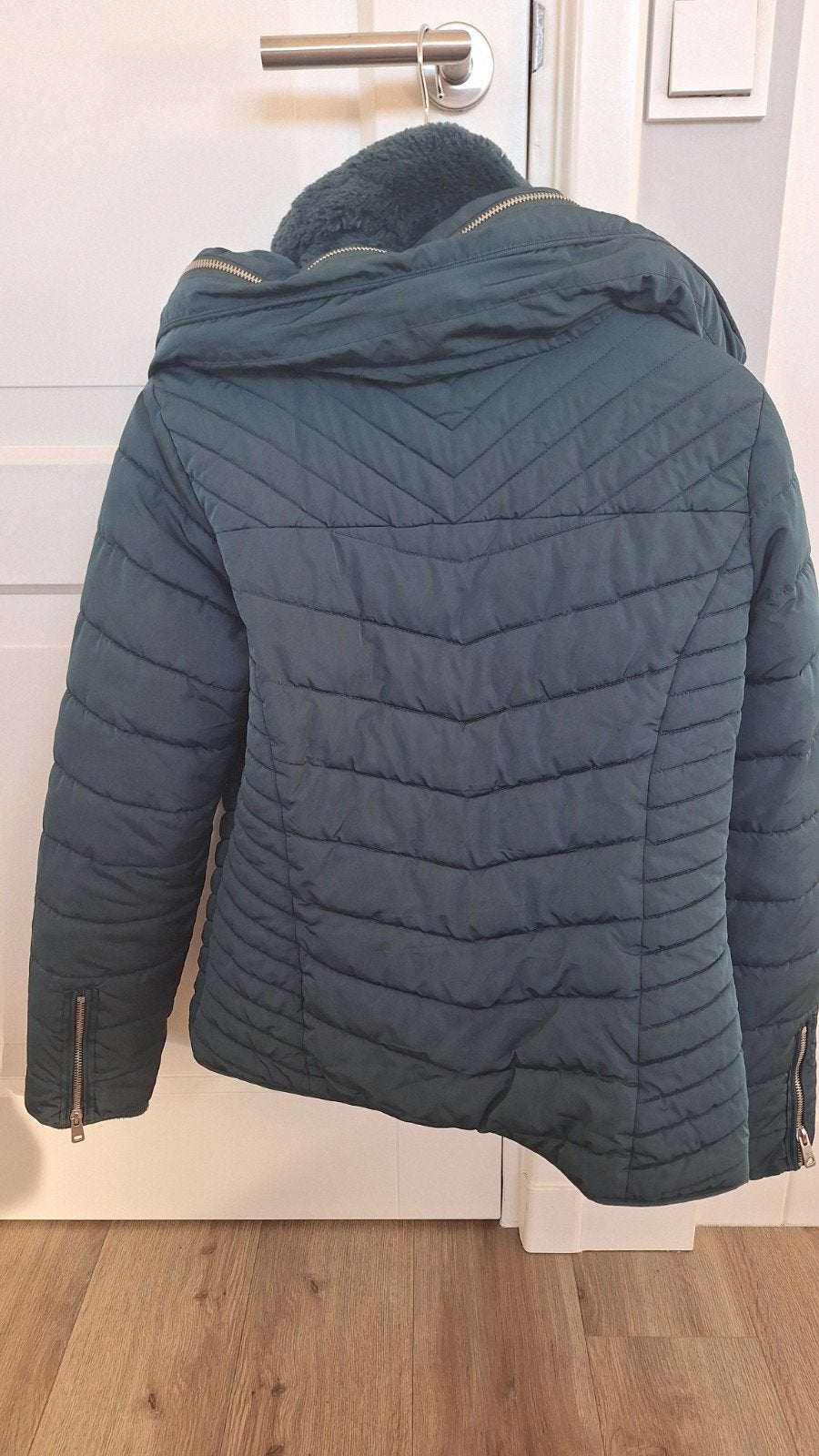 Donkergroene gewatteerde jas met teddy voering, Maat 38/40 (M), Ophalen of Verzenden, Zo goed als nieuw, C&A