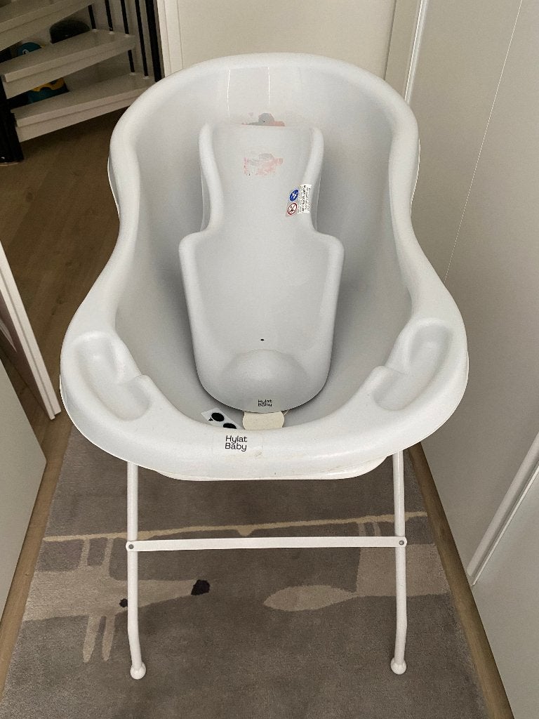 Lichtgrijs baby badje met standaard, Gebruikt, Badje, Standaard, Ophalen
