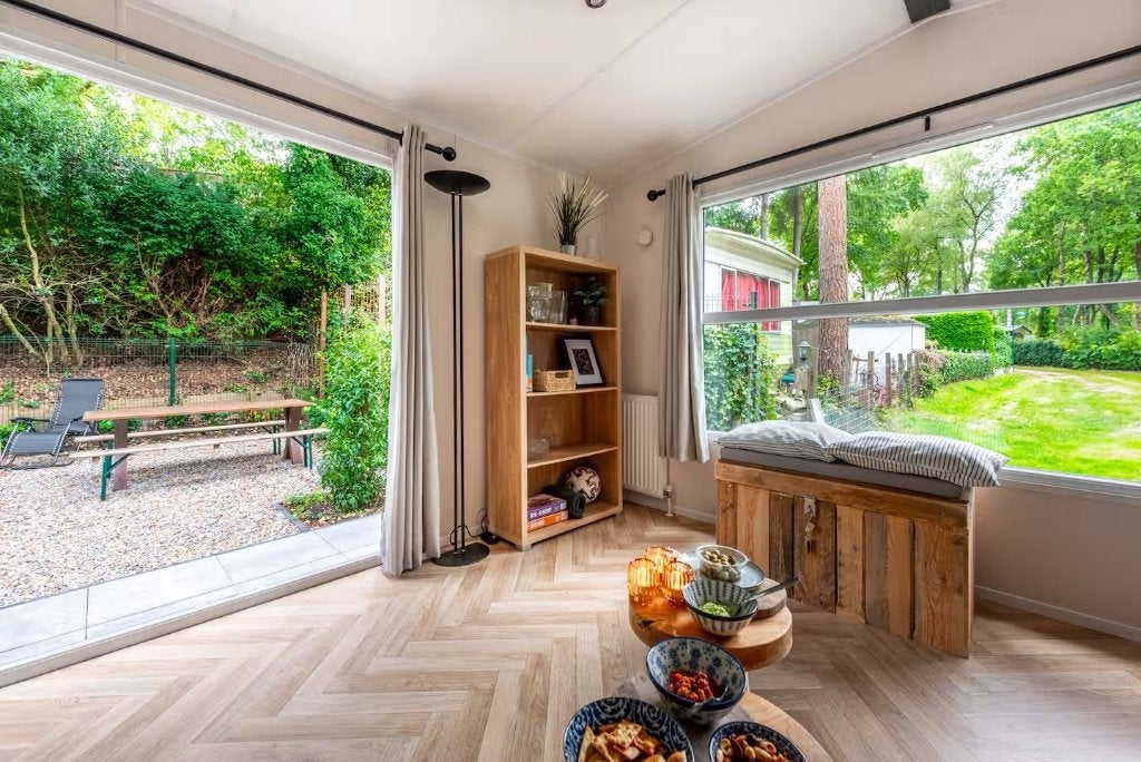 Prachtig chalet met privé-hottub en sauna te koop | Veluwe, Huizen en Kamers, Recreatiewoningen te koop, 40 m², Gelderland, 2 slaapkamers