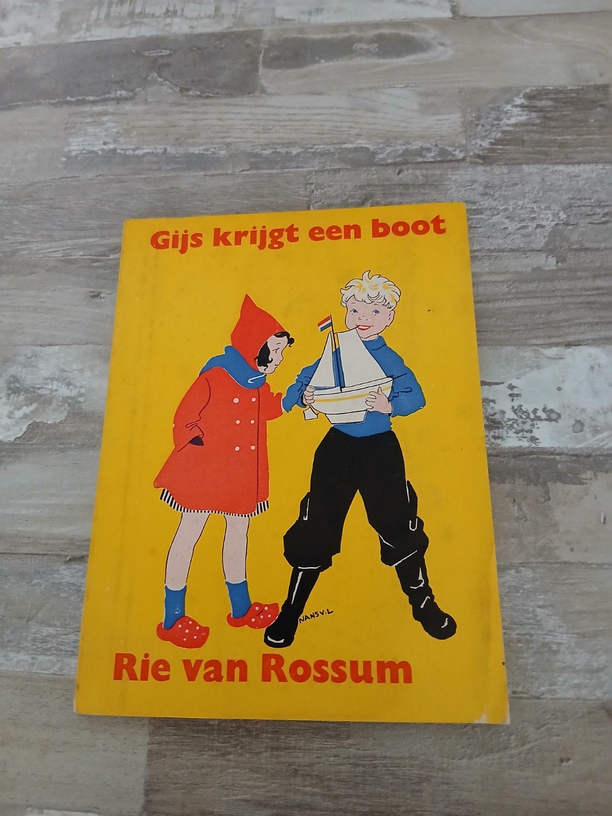Gijs krijgt een boot - Rie van Rossum (Kinderboek), Gelezen, Fictie algemeen, Ophalen of Verzenden, Voorleesboek