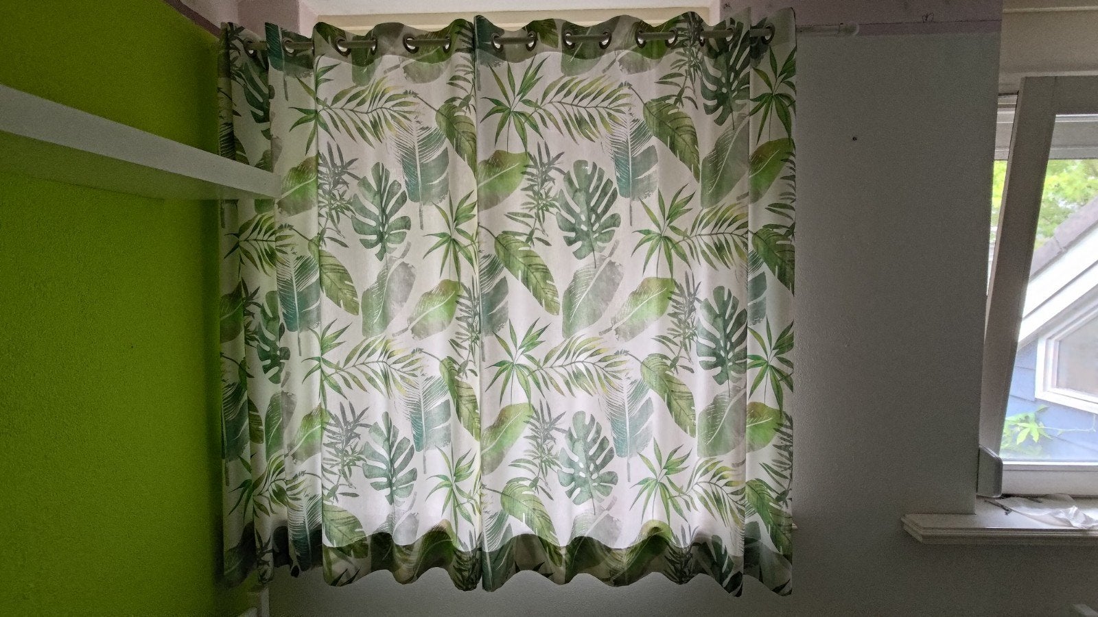 Lichtdoorlatende gordijnen met bladermotief incl. roede, Huis en Inrichting, Ophalen, Zo goed als nieuw, Gordijn, Met ringen