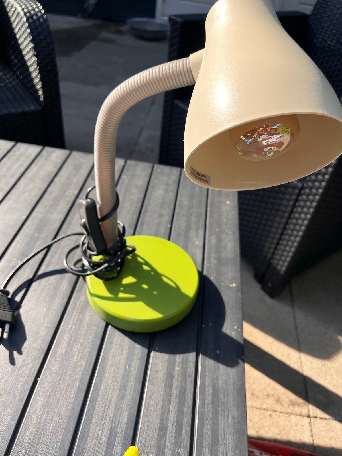 Flexibele bureaulamp met groene voet en E27 fitting, Gebruikt, Meerkleurig, Modern, Bureaulamp