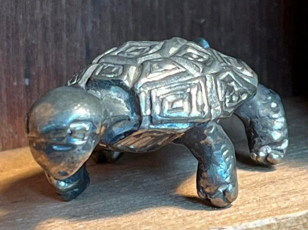Selangor pewter tinnen schildpadje 24 gr,  3,2 cm, Verzamelen, Beelden en Beeldjes, Ophalen of Verzenden, Gebruikt, Dier