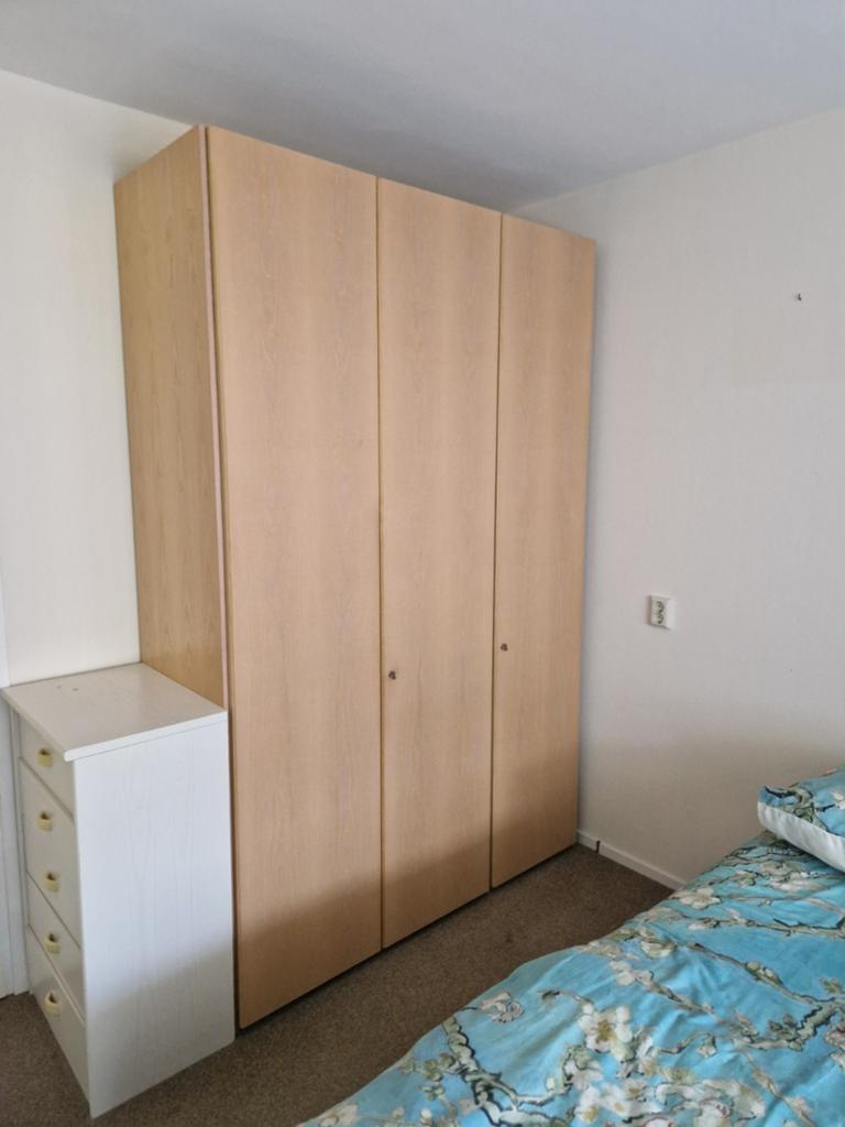 Wandkast kledingkast Bieden vanaf 90 euro, Huis en Inrichting, Kasten | Kledingkasten, Ophalen, Zo goed als nieuw, 50 tot 75 cm