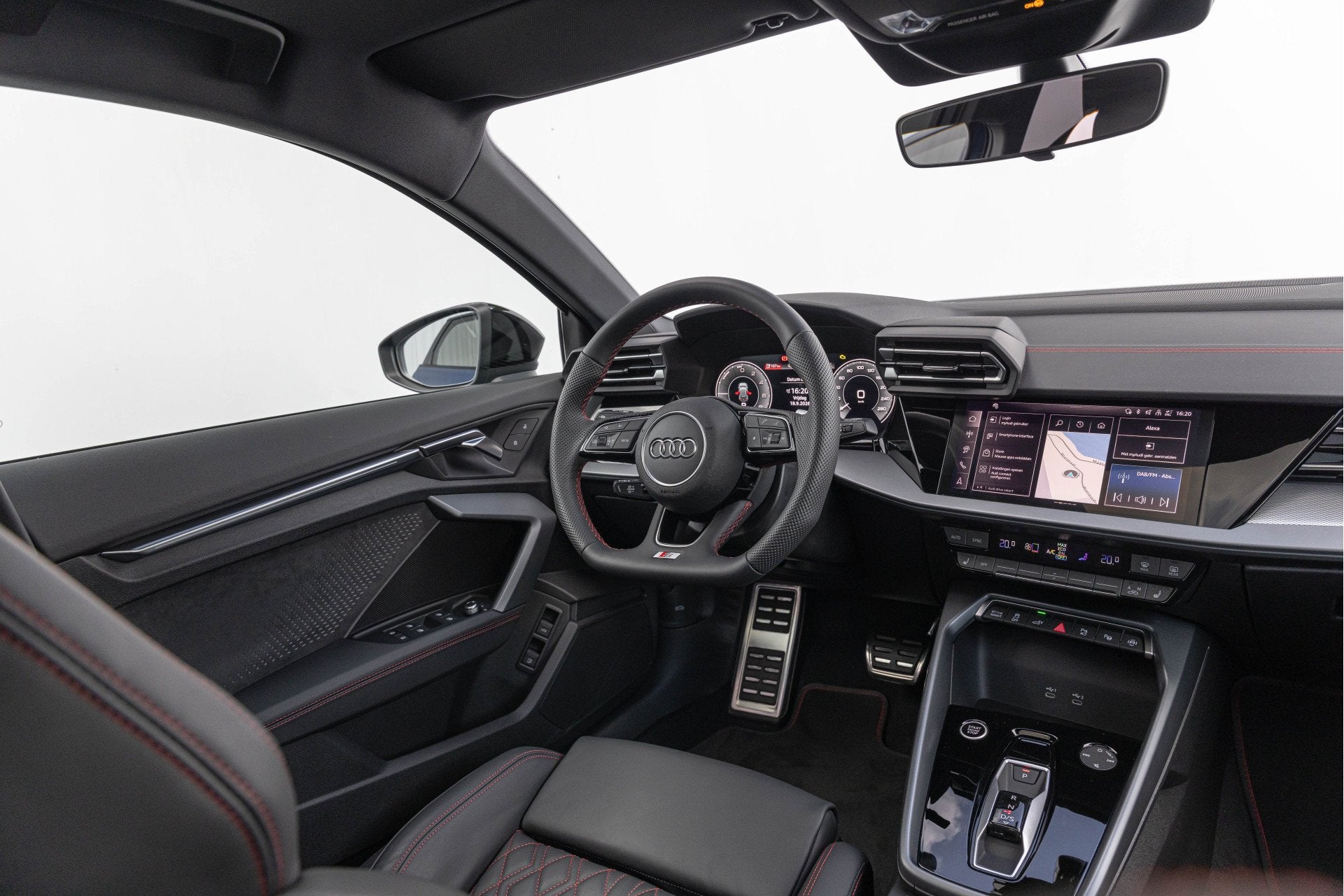 Audi A3 Sportback 45 TFSI e S edition Competition Pano S-sto, Auto's, 4 cilinders, Blauw, Hybride Elektrisch/Benzine, Automatische klimaatregeling