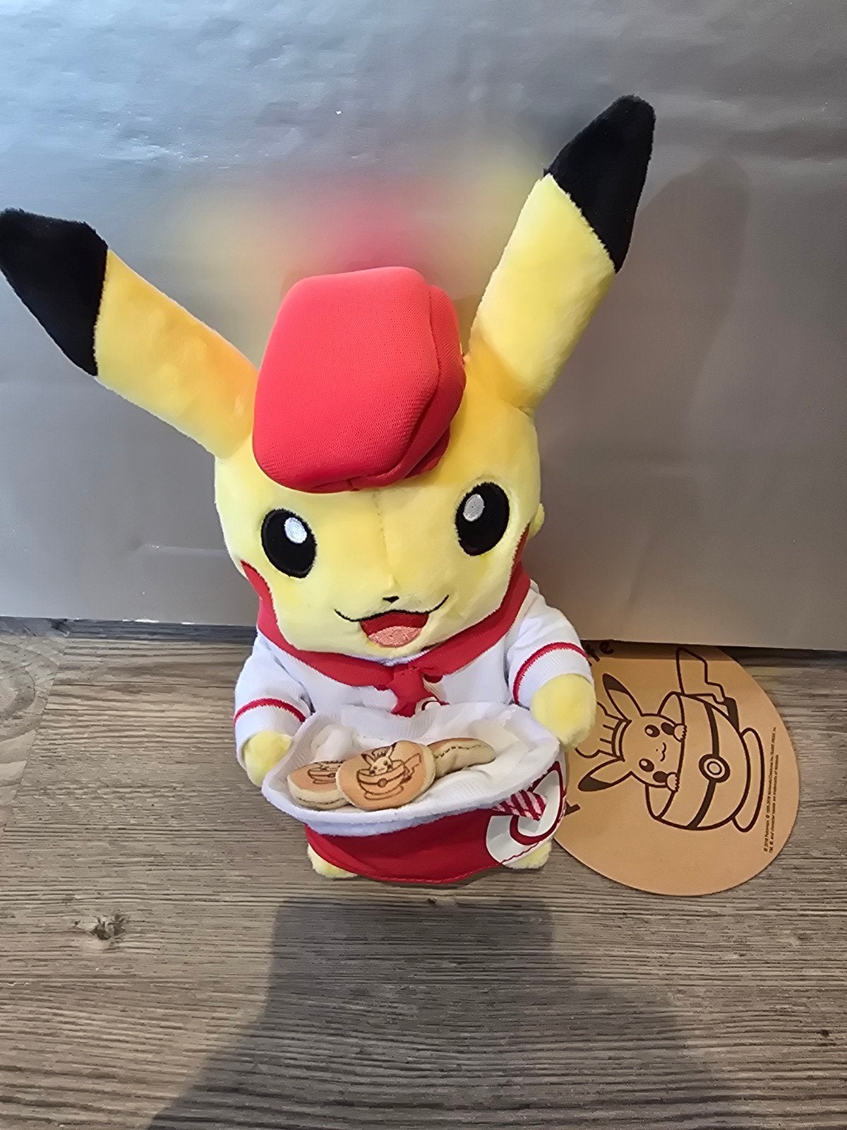 Pikachu knuffel rood Pokemon cafe Japan, Geel, Overige typen, Nieuw, Ophalen of Verzenden