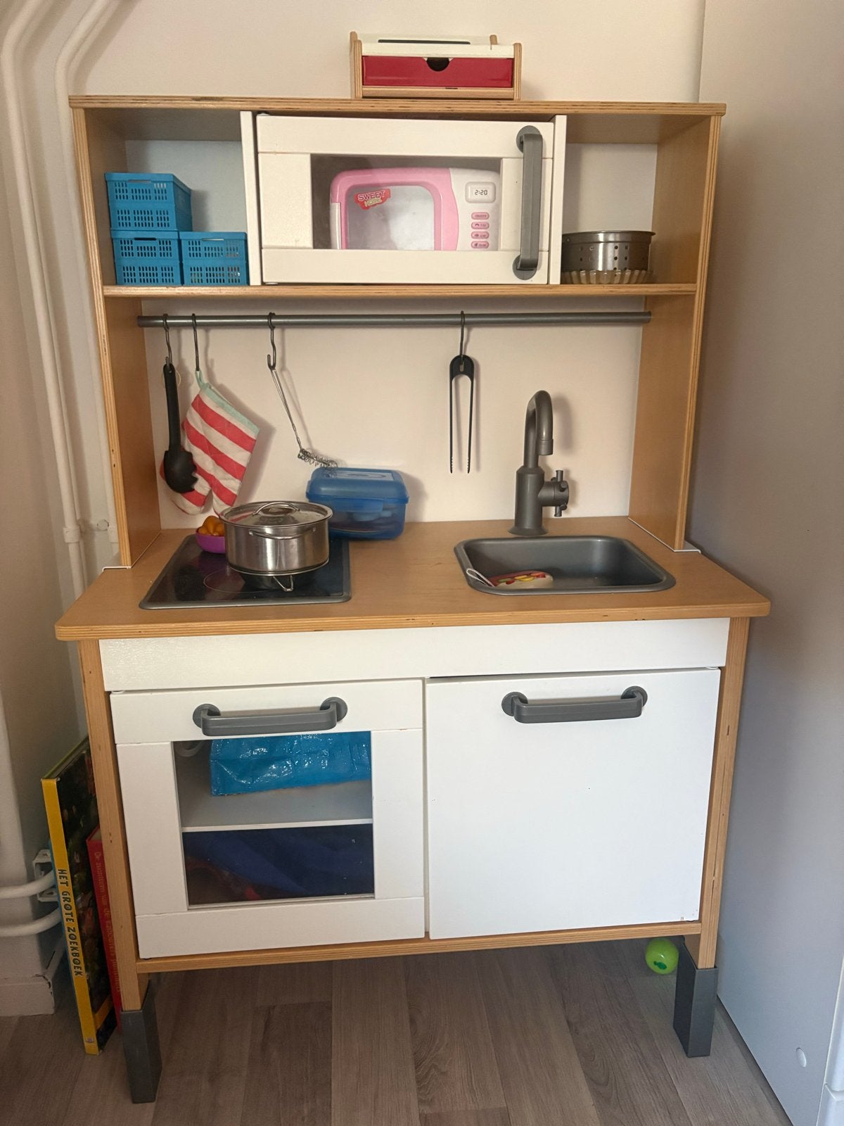 Ikea speelgoedkeuken met magnetron, kassa en accessoires, Ophalen, Gebruikt, Ontdekken
