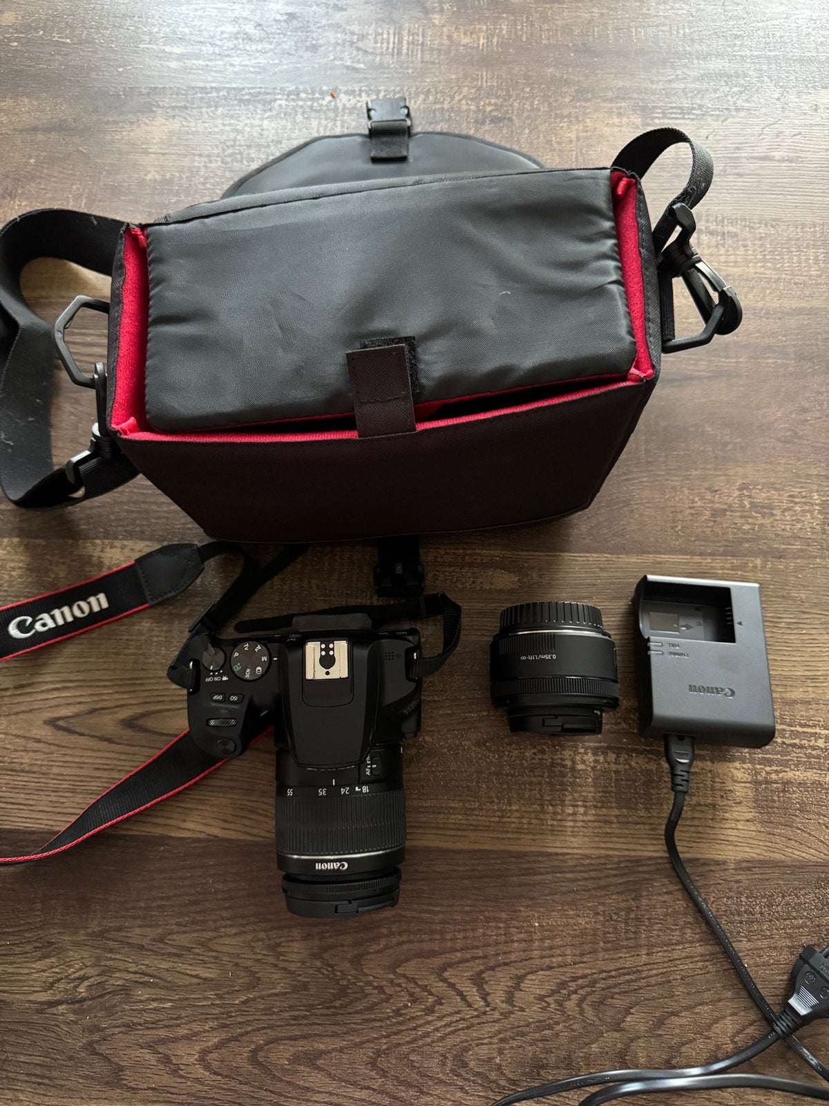 Canon EOS 250D, tas, 55 mm lens, 35mm lens en oplader, Audio, Tv en Foto, Fotocamera's Digitaal, Ingebouwde flitser, Spiegelreflex