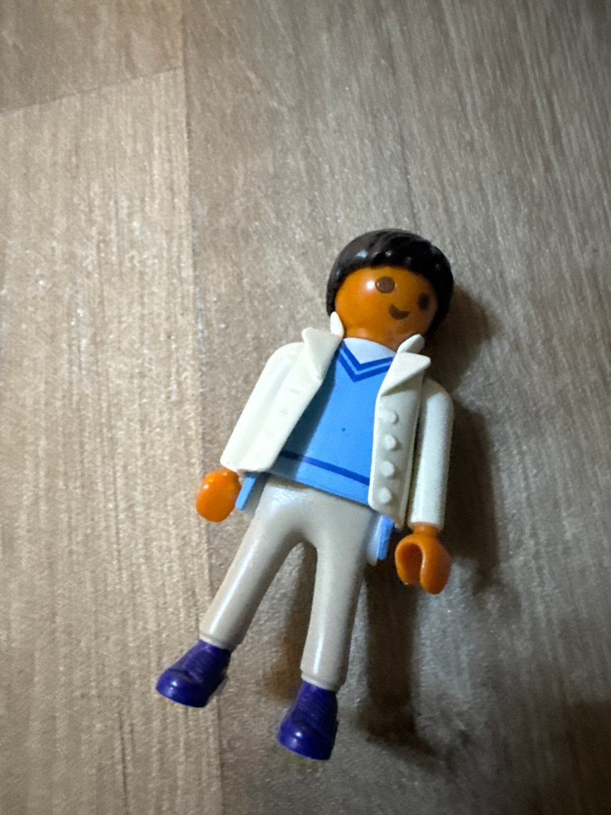 Playmobil figuur - Jongen met witte jas en blauwe trui, Ophalen of Verzenden, Gebruikt, Jongen