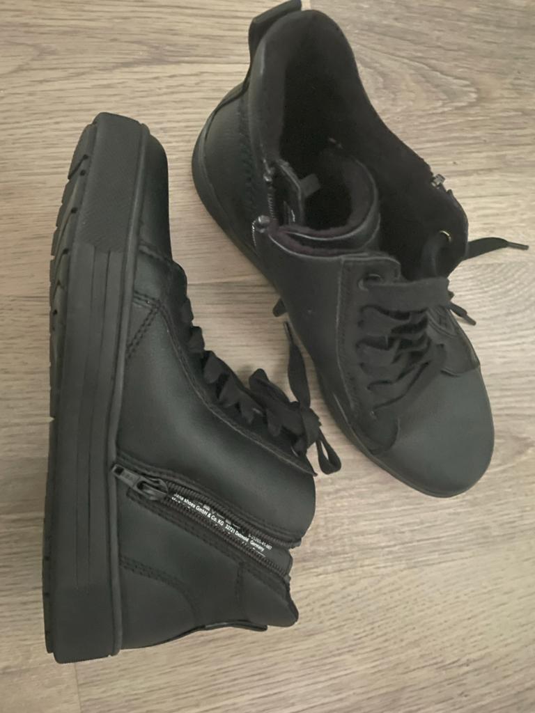 Softline 38, Kleding | Dames, Ophalen of Verzenden, Zo goed als nieuw, Zwart, Sneakers of Gympen
