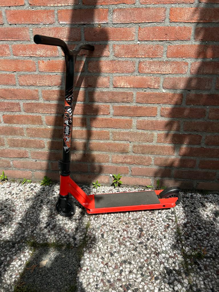 Stuntstep Rood/Zwart - Gebruikt maar in goede staat, Fietsen en Brommers, Steps, Ophalen, Gebruikt, Gewone step