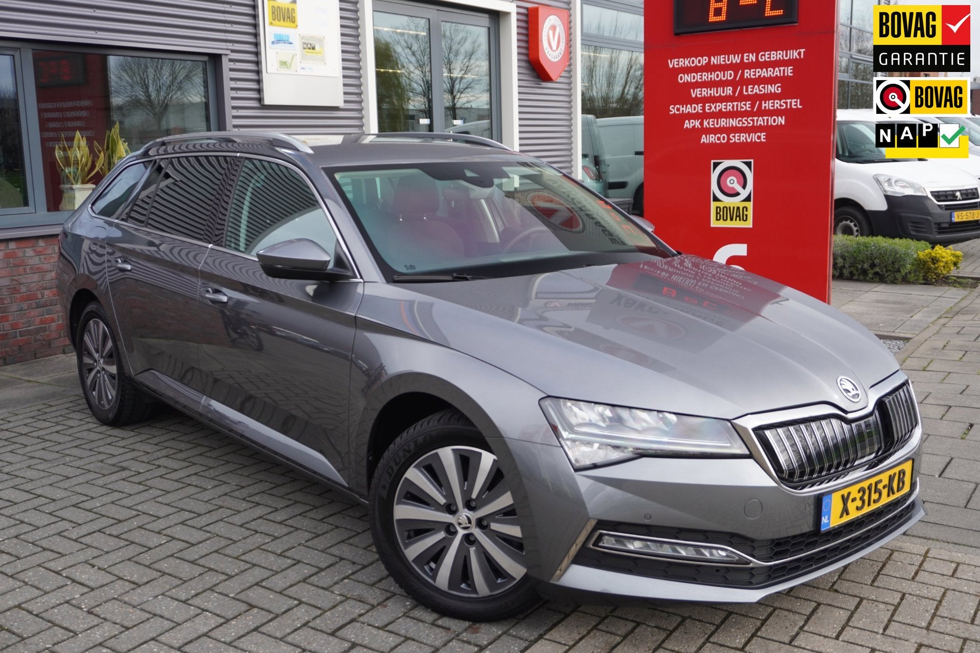 Skoda Superb Combi 1.4 TSI iV Business Edition / ACC / Memor, Stof, Gebruikt, 1668 kg, Hybride Elektrisch/Benzine