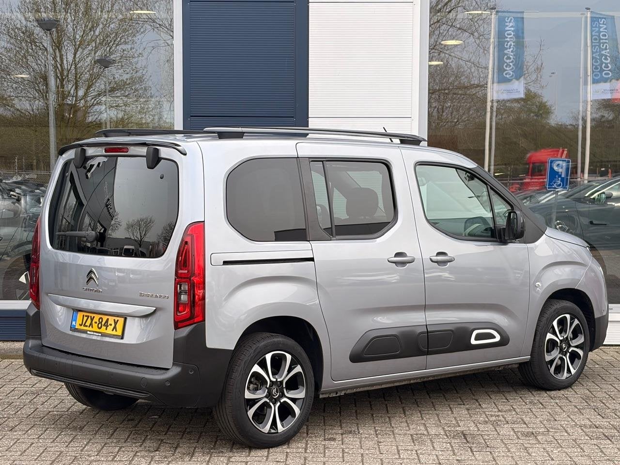Citroën Berlingo 1.2 Shine 130pk Automaat | Navigatie | Cru, Auto's, Citroën, Stof, Gebruikt, 1199 cc, 14 km/l