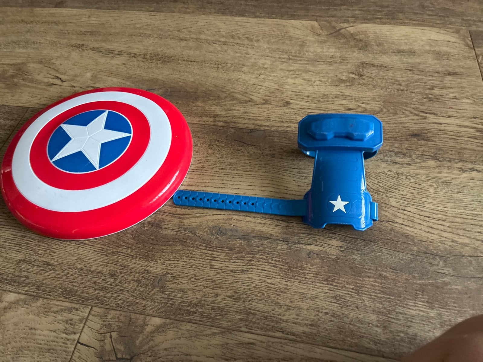 Captain America Schild met polsband - Speelgoed, Ophalen of Verzenden, Gebruikt