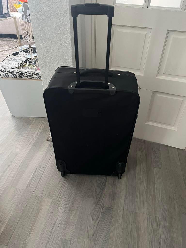 Zwarte reiskoffer met wieltjes en uitschuifbare handgreep, Sieraden, Tassen en Uiterlijk, Koffers, 45 tot 55 cm, Ophalen of Verzenden