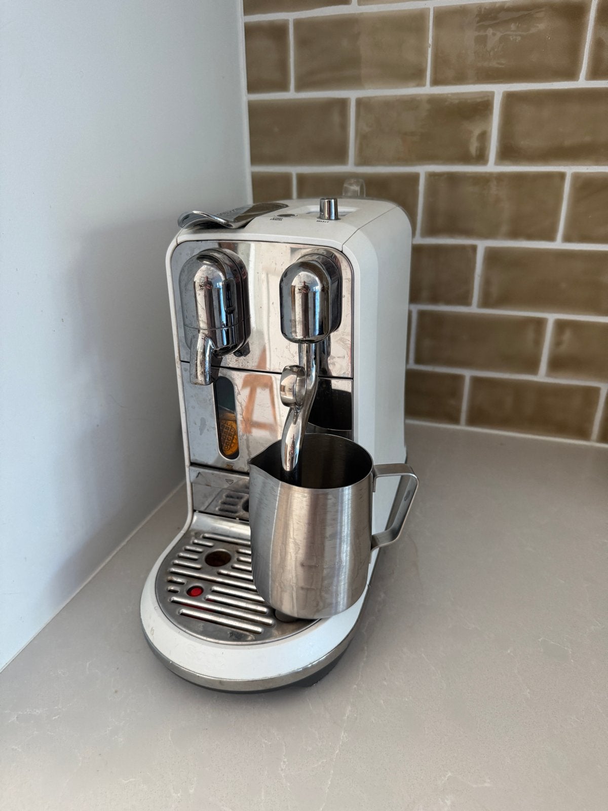 Nespresso koffiemachine, Witgoed en Apparatuur, Koffiezetapparaten, Koffiemachine, Ophalen of Verzenden, 1 kopje, Niet werkend