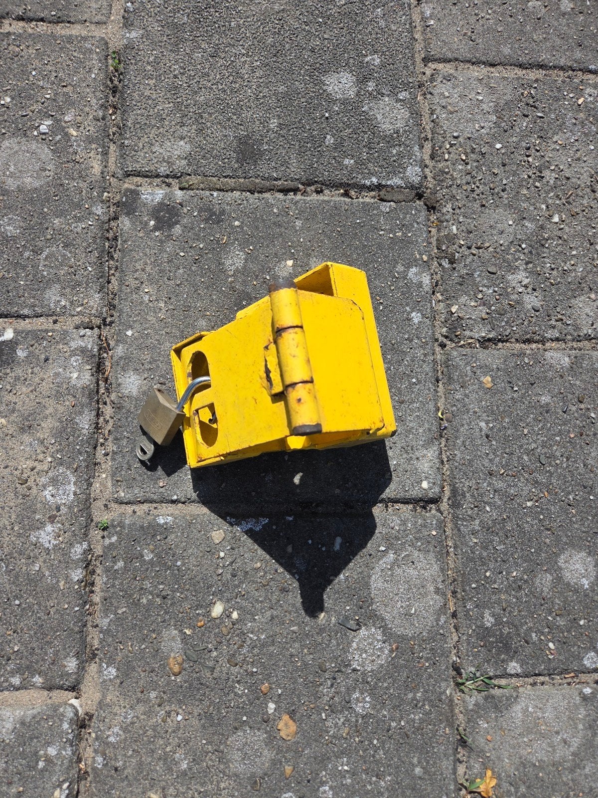 Gele parkeerbeugel met slot, Ophalen, Gebruikt