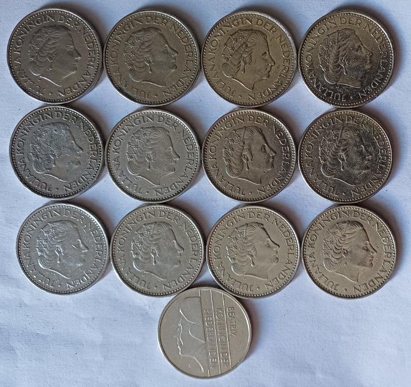 12 Juliana guldens en 1 gulden van beatrix, Ophalen of Verzenden, Nederland, Munten
