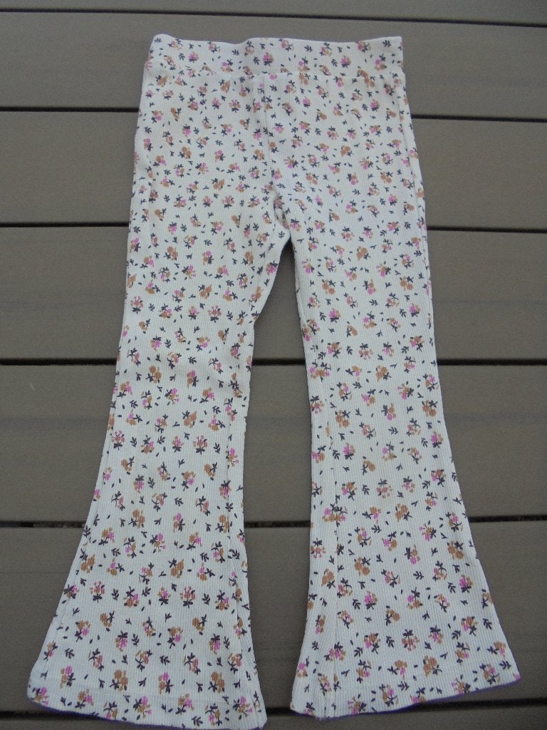 K344 Beige flared broek maat 98, Kinderen en Baby's, Kinderkleding | Maat 98, Broek, Zeeman, Meisje, Ophalen of Verzenden