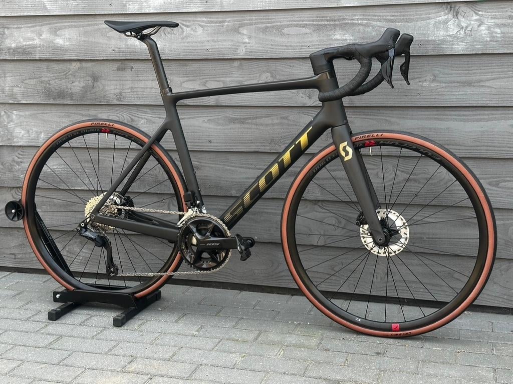 Nieuw!! Scott Addict RC15 Disc ,XL / 58 cm, 105 R-7150 Di2, 28 inch, Carbon, Nieuw, 57 tot 61 cm