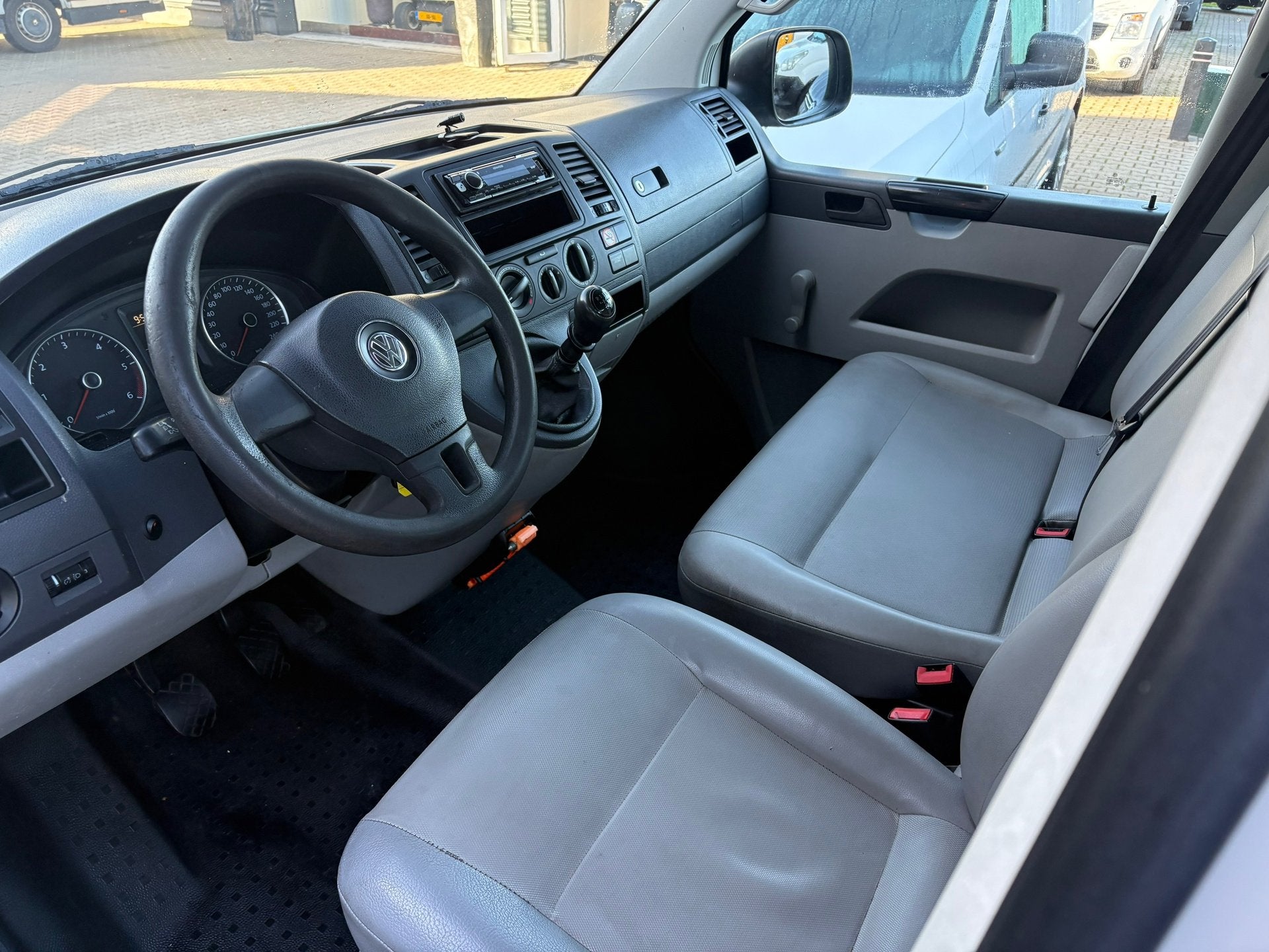 Volkswagen Transporter 2.0 TDI L2H1 Dubbele Cabine, Auto's, Voorwielaandrijving, Euro 5, Stof, Gebruikt