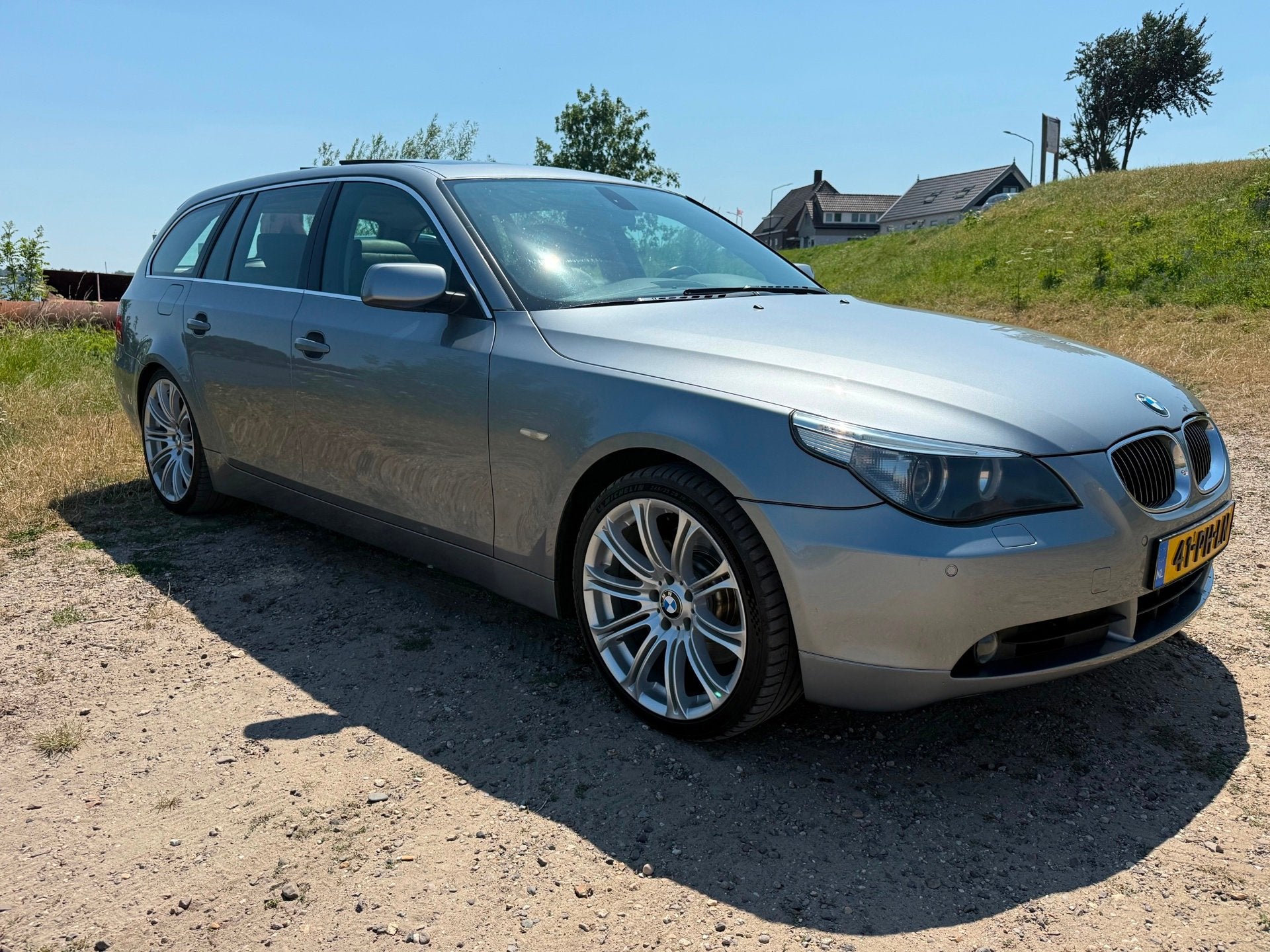 BMW 5-serie Touring 545i Uniek ! Enigste in NL 6-Bak NL-Gele, Auto's, BMW, Achterwielaandrijving, Gebruikt, 8 cilinders, 2000 kg