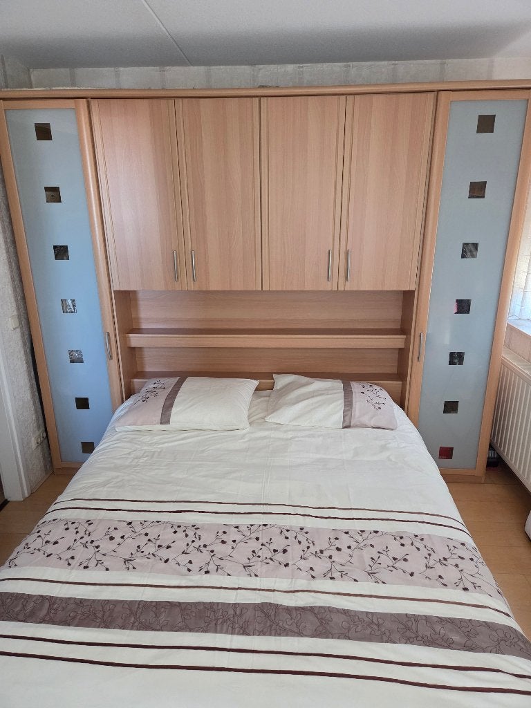 Foto 3 van Tweepersoonsbed met ombouw en opbergruimte