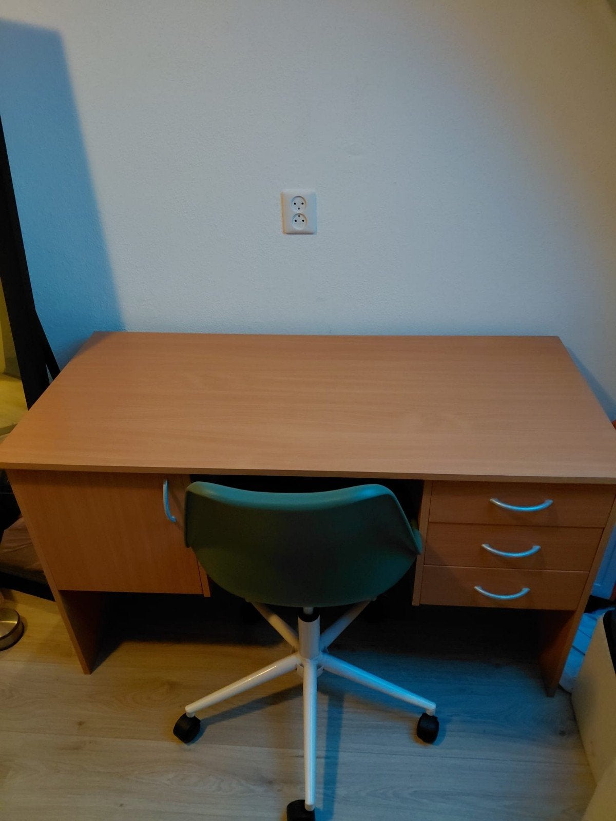 Comfortabele bureaustoel in groen + bureau, Ophalen of Verzenden, Gebruikt, Groen, Bureaustoel