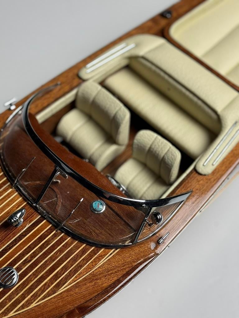 Riva Modelboot op standaard, Hobby en Vrije tijd, Modelbouw | Boten en Schepen, Ophalen of Verzenden, Zo goed als nieuw