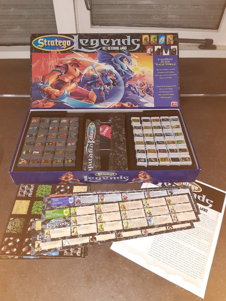 Stratego legends het getergde land nieuwstaat, Hobby en Vrije tijd, Gezelschapsspellen | Bordspellen, Ophalen of Verzenden, Zo goed als nieuw