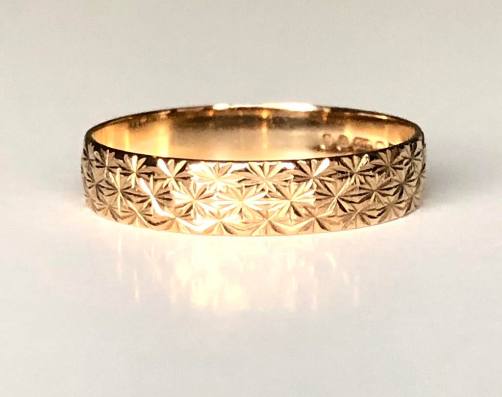Vintage 9k gouden ring band bewerkt maat 17,5, Ophalen of Verzenden, Zo goed als nieuw, 17 tot 18, Dame