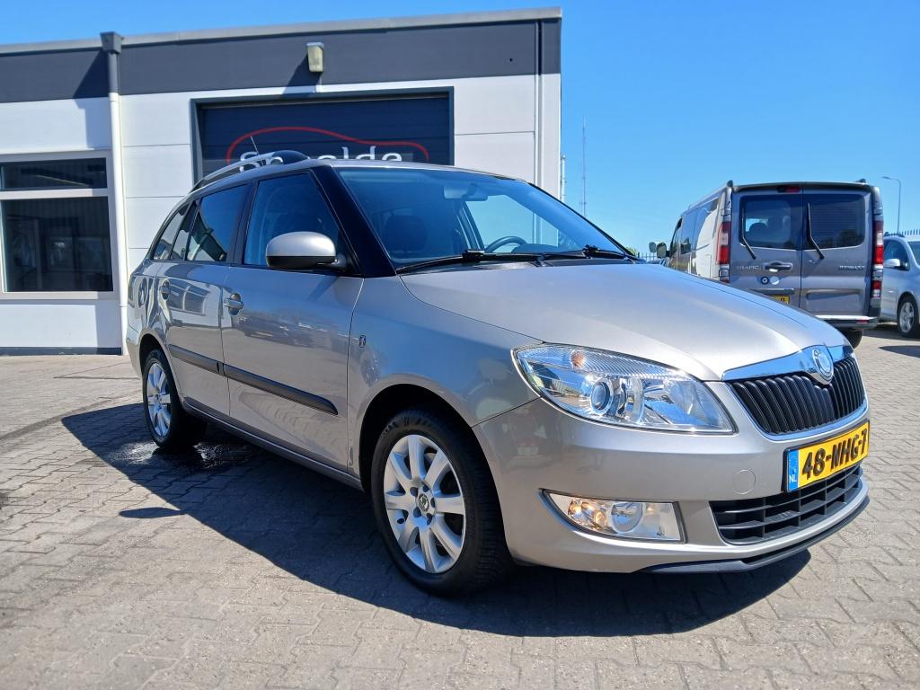 Skoda Fabia Combi 1.2 TSI Automaat/dealer onderhouden, Auto's, Skoda, Automaat, Euro 5, Gebruikt, Zwart