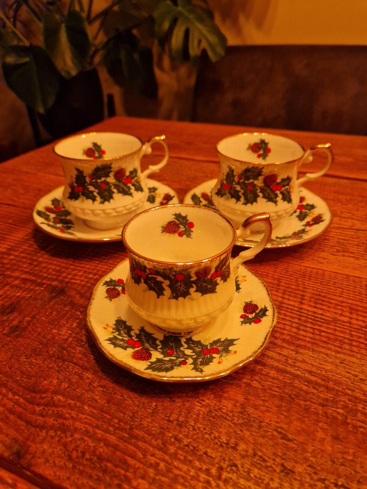 3 kop en schotels Queen's 'Yuletide' kerstthema, Ophalen of Verzenden