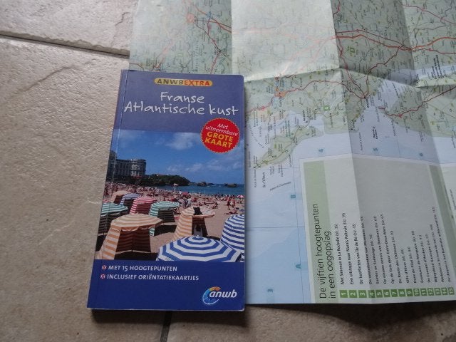 Franse Atlantische kust; anwb extra reisgids / met landkaart, Europa, Ophalen of Verzenden, Zo goed als nieuw, Reisgids of -boek