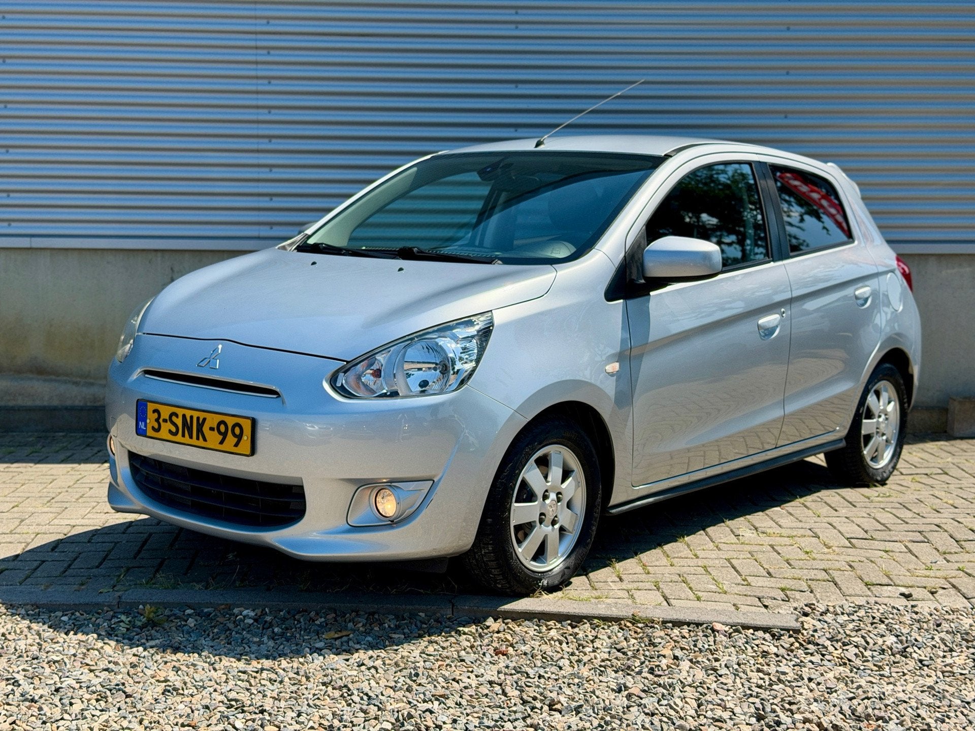 Mitsubishi Space Star 1.0 Intense [ ecc,lmv,spoilerset ], Auto's, Voorwielaandrijving, Stof, Gebruikt, Zwart