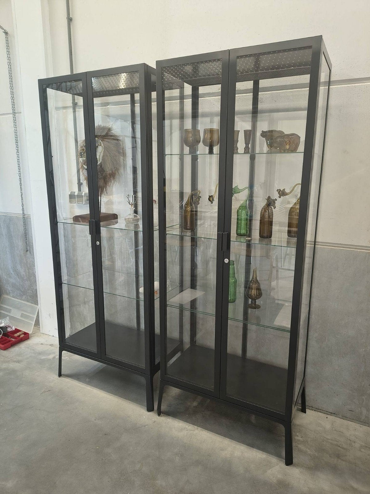 2 nieuwe milsbo vitrinekasten, Ophalen, Nieuw, 50 tot 100 cm, Minder dan 100 cm