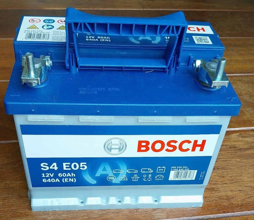 Bosch S4 E05 EFB 60Ah accu + Ctek lader MXS 5.0, Nieuw