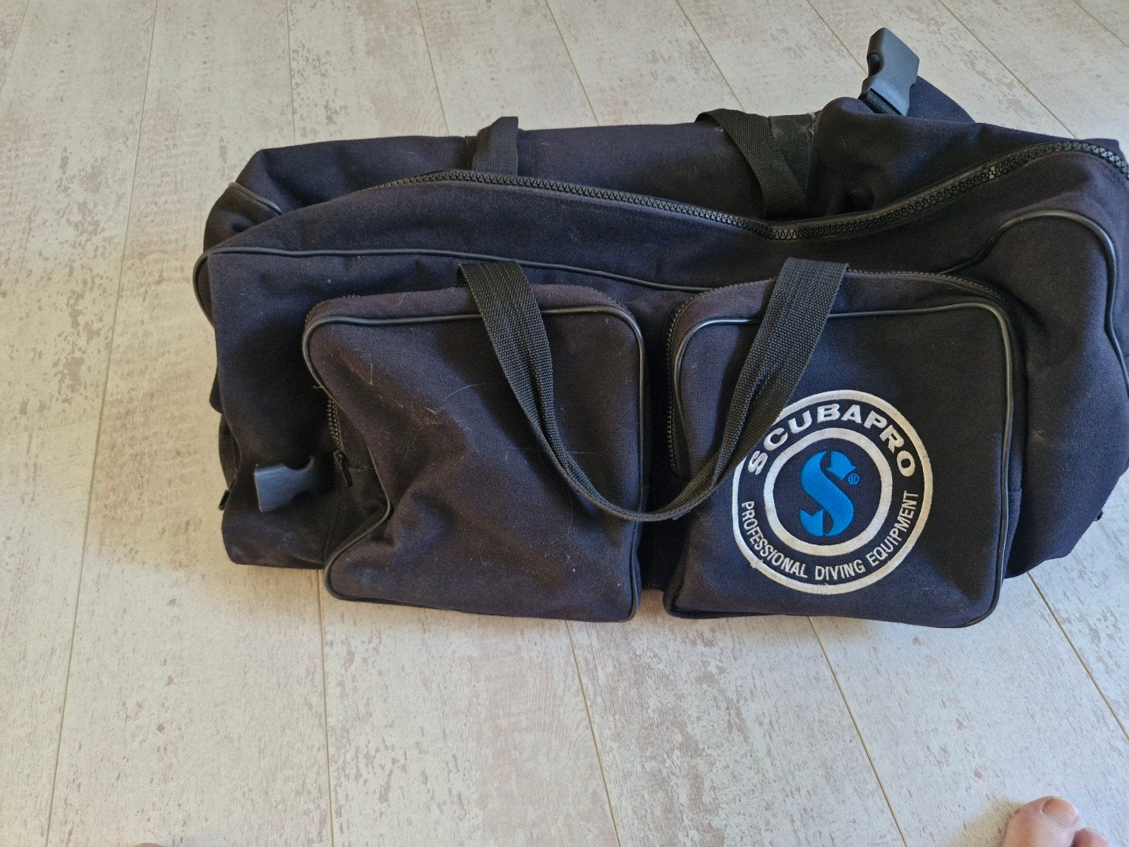 Scubapro duiktas met wieltjes, Wieltjes, 30 cm of meer, Gebruikt, Zwart