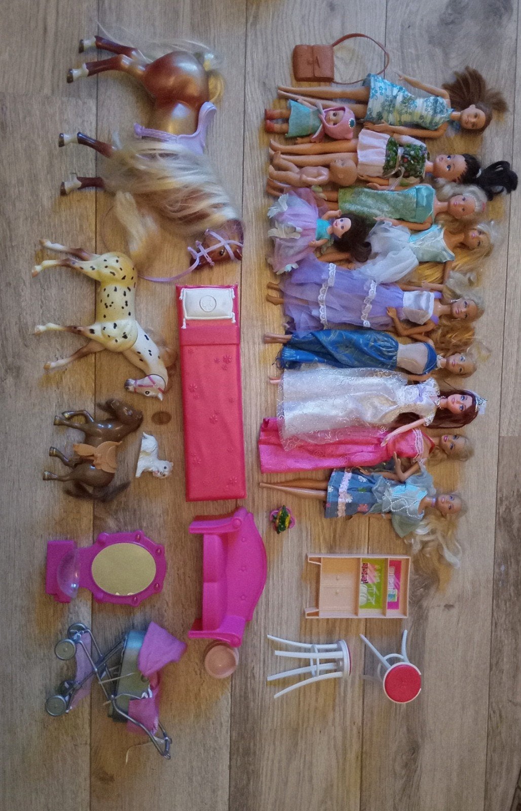 Grote set Barbie poppen, paarden en meubels, Kinderen en Baby's, Speelgoed | Poppen, Ophalen, Gebruikt, Barbie