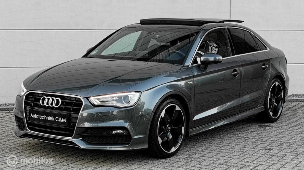 Audi A3 Limousine 1.4 TFSI S-LINE/S-TRONIC/PANO/NAV/CRUIS/DC, 125 pk, Zwart, 4 cilinders, Sedan