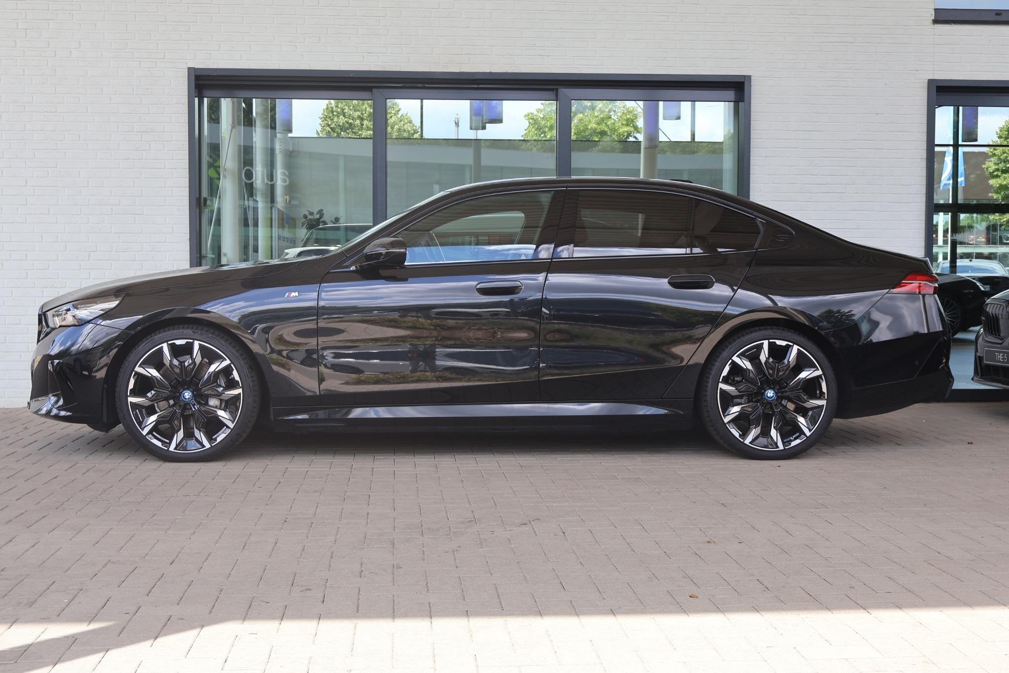 BMW i5 eDrive40 84 kWh | SOH 99.4% | M Sport | Driving Assis, Auto diversen, Automaat, Einsteinlaan 5
2289 CC  Rijswijk, NL, Zwart