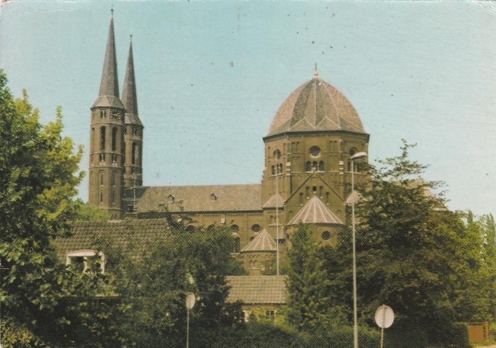 UDEN St. Petrus Kerk, Verzamelen, Ansichtkaarten | Nederland, Ongelopen, Noord-Brabant, 1960 tot 1980, Verzenden