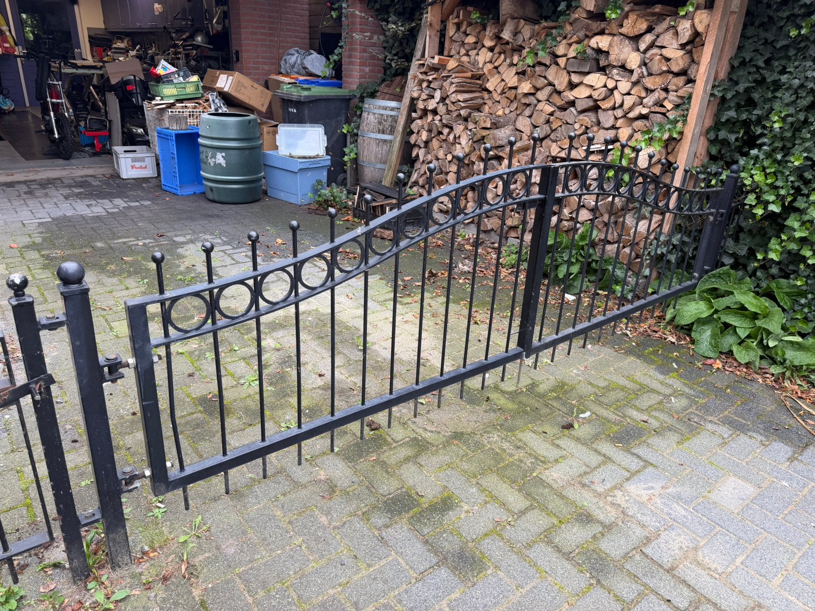 Stalen poort zwart gecoat dubbel draai + doorloop, Tuin en Terras, Ophalen of Verzenden, Gebruikt, IJzer, Sierhekwerk